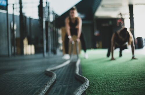 two person inside gym exercising